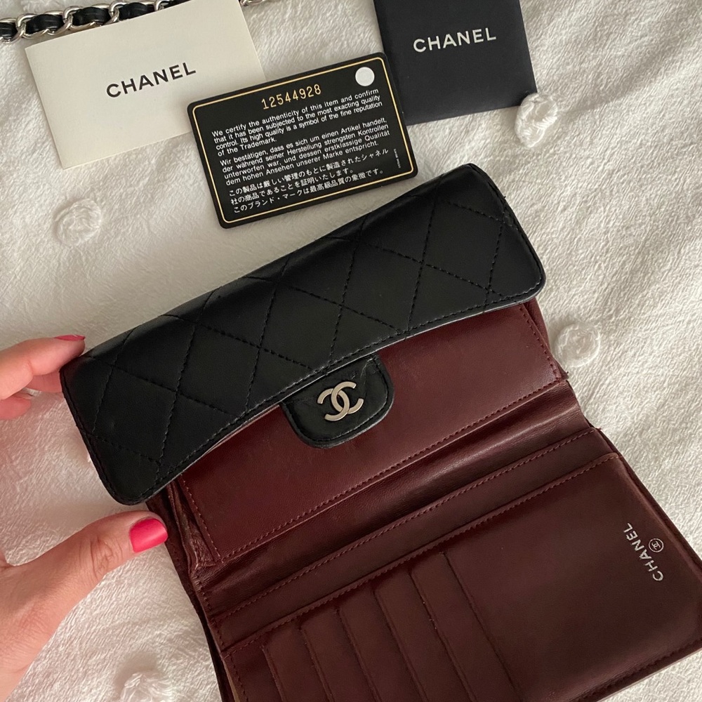 CHANEL Black Quilted Key & Card Holder - Picture 10 of 13